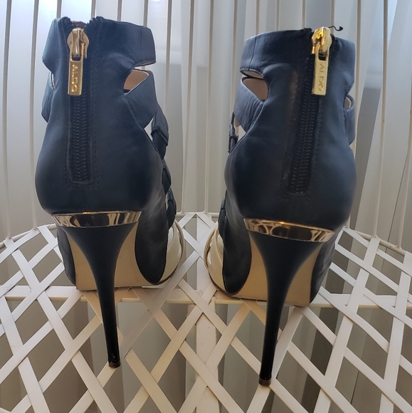 ALDO beige/black patent heels - Picture 4 of 6